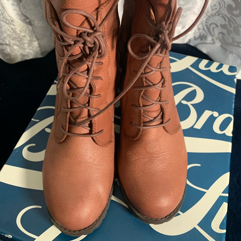Lucky brand Nyla’s boot great used condition hi buckle side zip